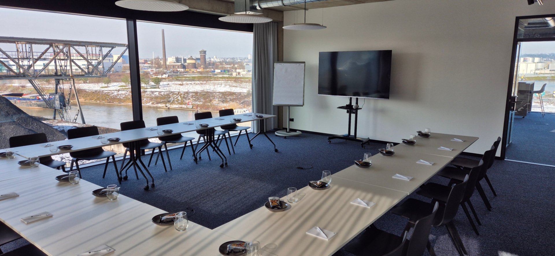 Conference room at Circle Cube with U-shaped seating, presentation technology and a view of the river Main